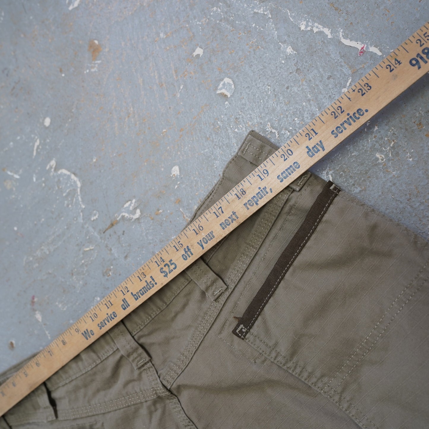 (Sz. 40) Wrangler Riggs Cargo Shorts Men's Sz. 40 Utility Workwear Beige Tan