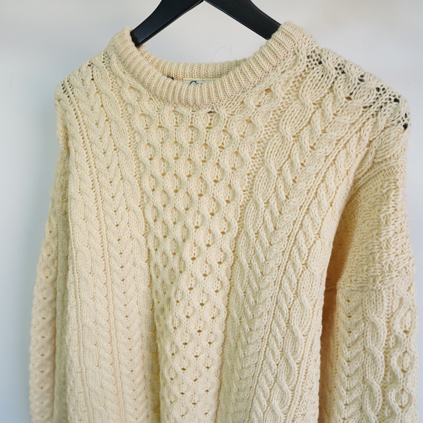 (L) Vintage Carraig Don Fishermen Cable Knit Pure Wool Ireland Cream Sweater