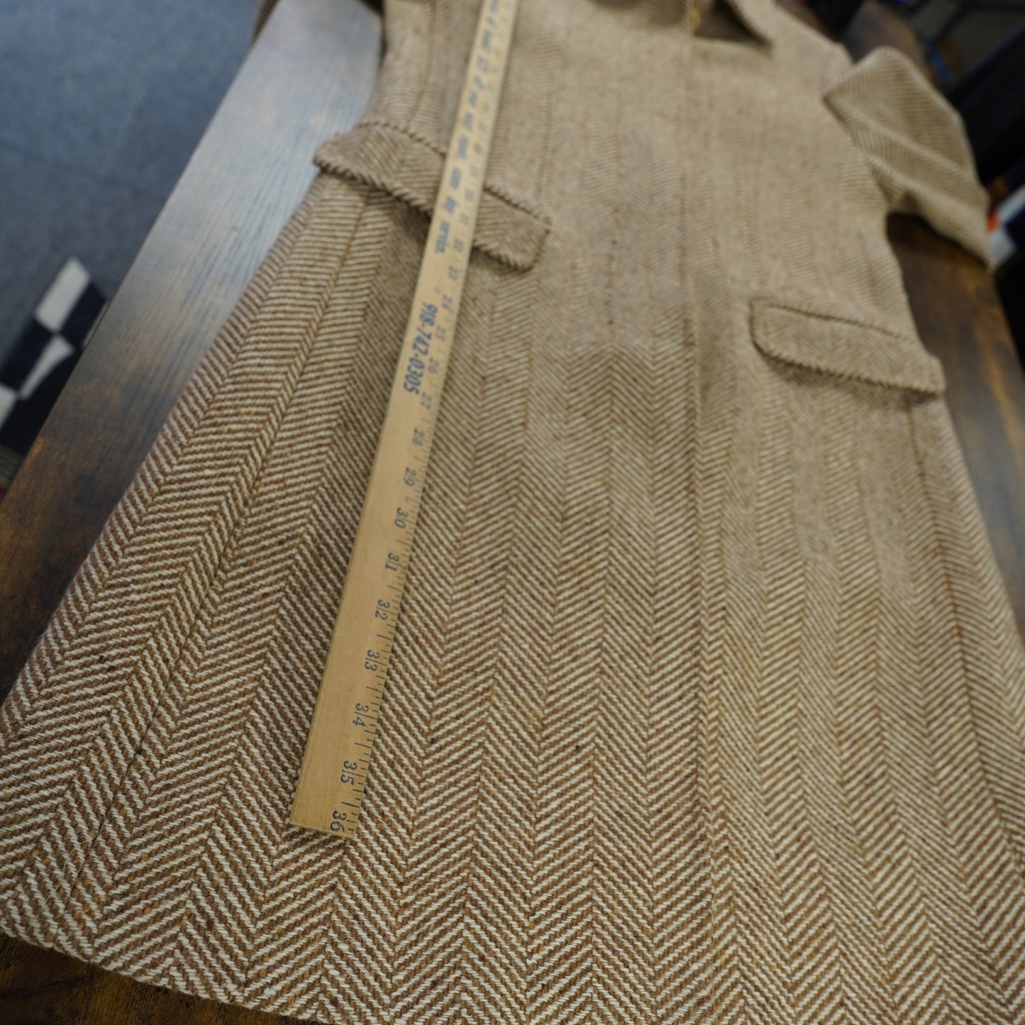 (Women's S) Vintage Apria Italy Herringbone Wool Tan Overcoat Women's S Full Length Mob Wife