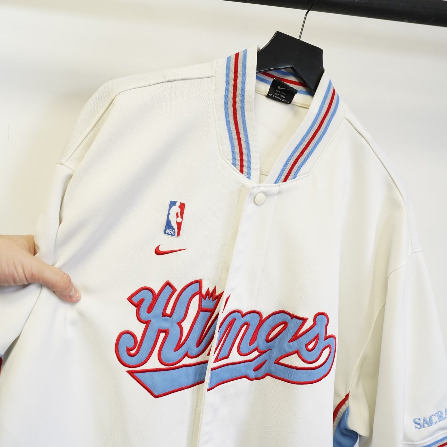 Vintage (XL) Nike Sacremento Kings NBA Warm Up Shooting Jersey Men's XL Y2K White