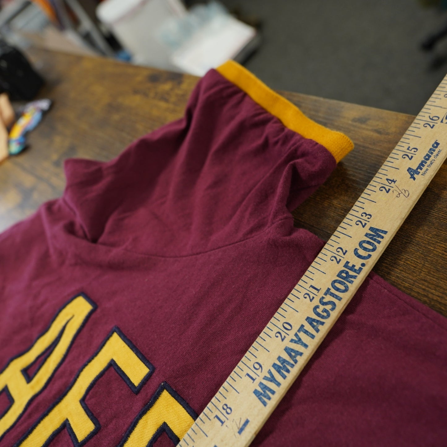 (L) Aeropostale Embroidered Polo Shirt Y2K Men's L Maroon Yellow 2000s Sewn Preppy
