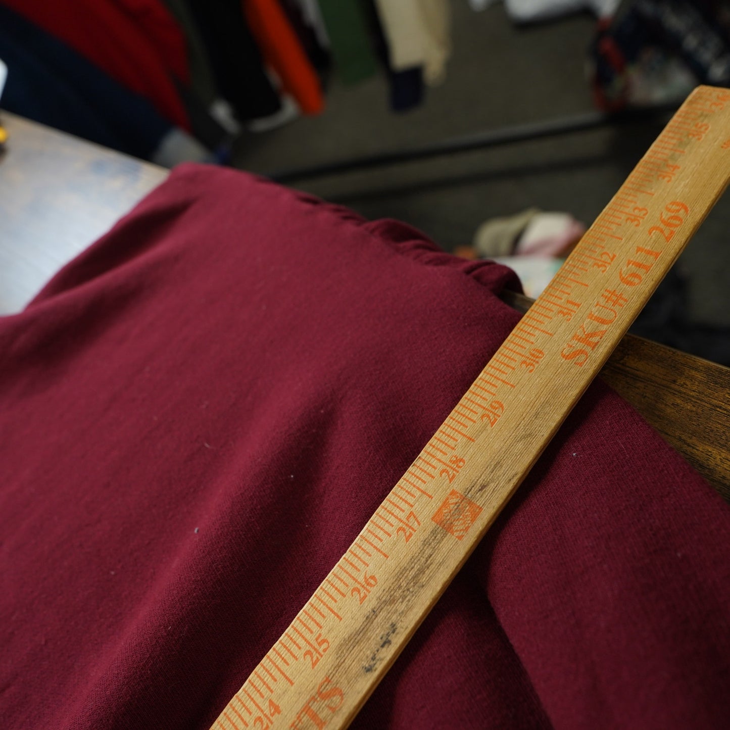 (L) Boxy Vintage Guess Jeans Embroidered Sweatshirt Men's L Maroon 90s Cropped