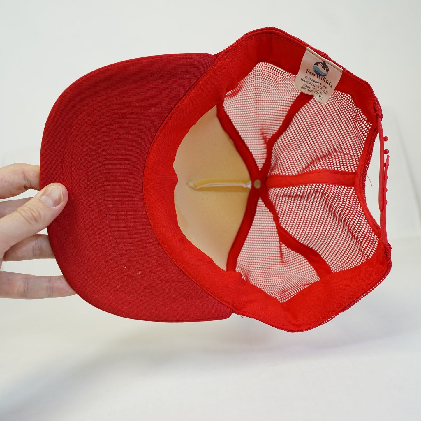 Vintage Sea World 1980s Trucker Snapback Hat White Red Shamu Orca Whale