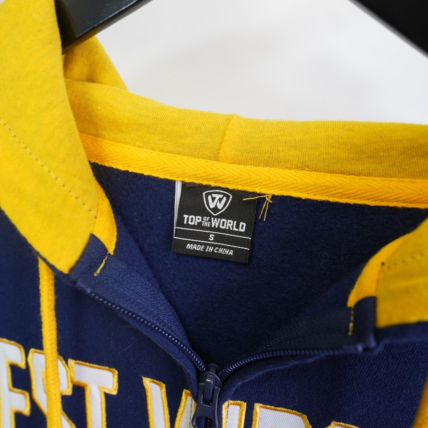 (S) West Virginia University Mountaineers Embroidered Hoodie Men's S Navy Blue