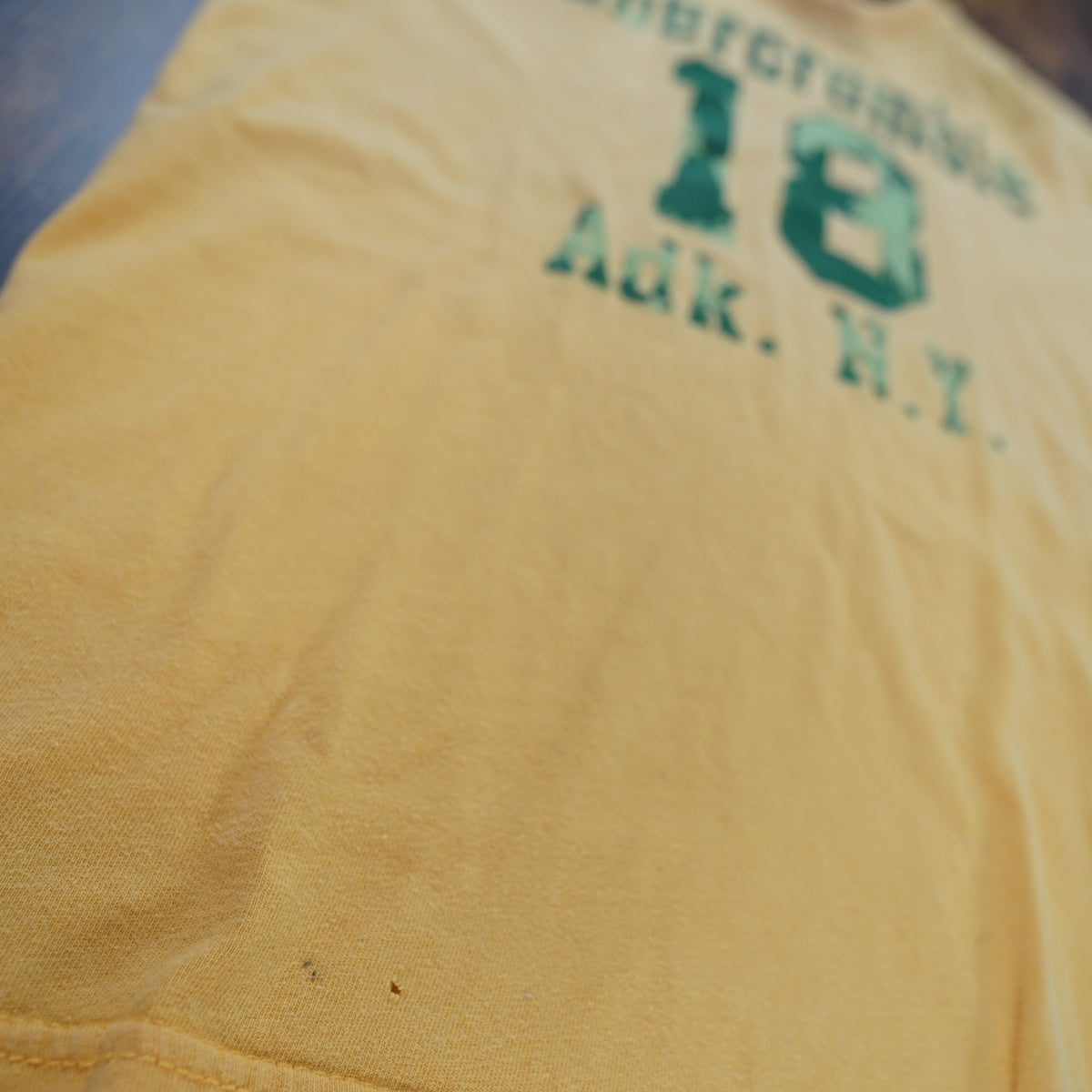 (Women's M) Vintage Abercrombie & Fitch NY Y2K T-Shirt Women's M Yellow Green 2000s New York