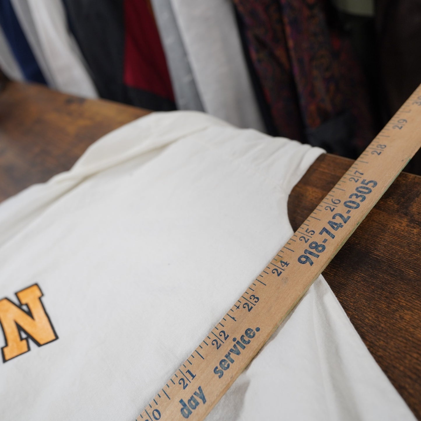 (M) Vintage Wisconsin Lutheran College 90s Sweatshirt Unisex M White Retro Yellow