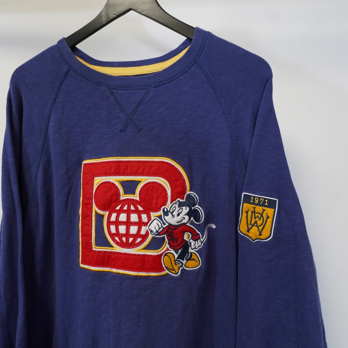 (L) Disney Parks Embroidered Mickey Mouse Epcot Sweatshirt Men's L Blue Disney World
