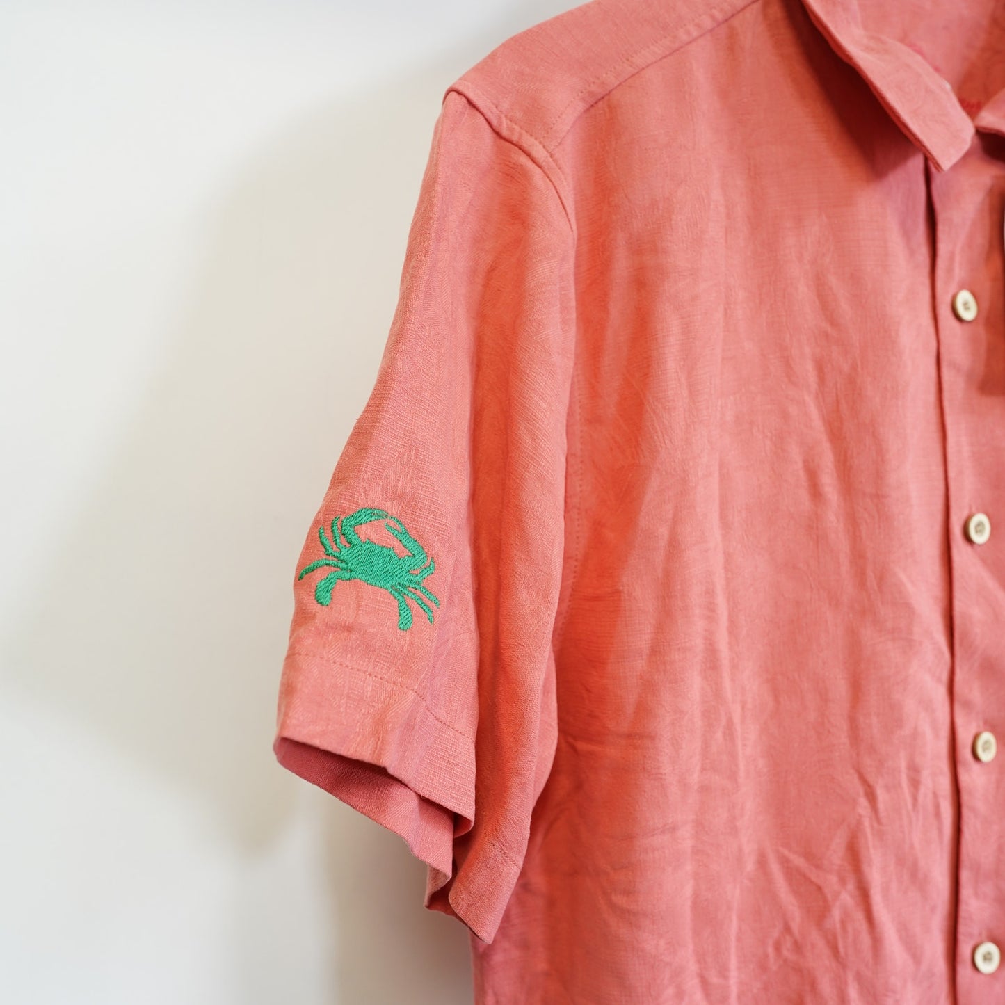 (M) Tommy Bahama Coral Hawaiian Shirt 100% Silk Men's M Pink Stitched Crab Palm Tree