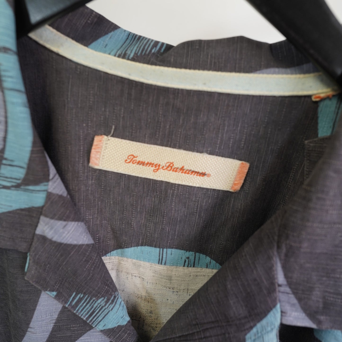 (XXL) Tommy Bahama Hawaiian Abstract Wave Print 100% Silk Men's XXL Black Blue Preppy