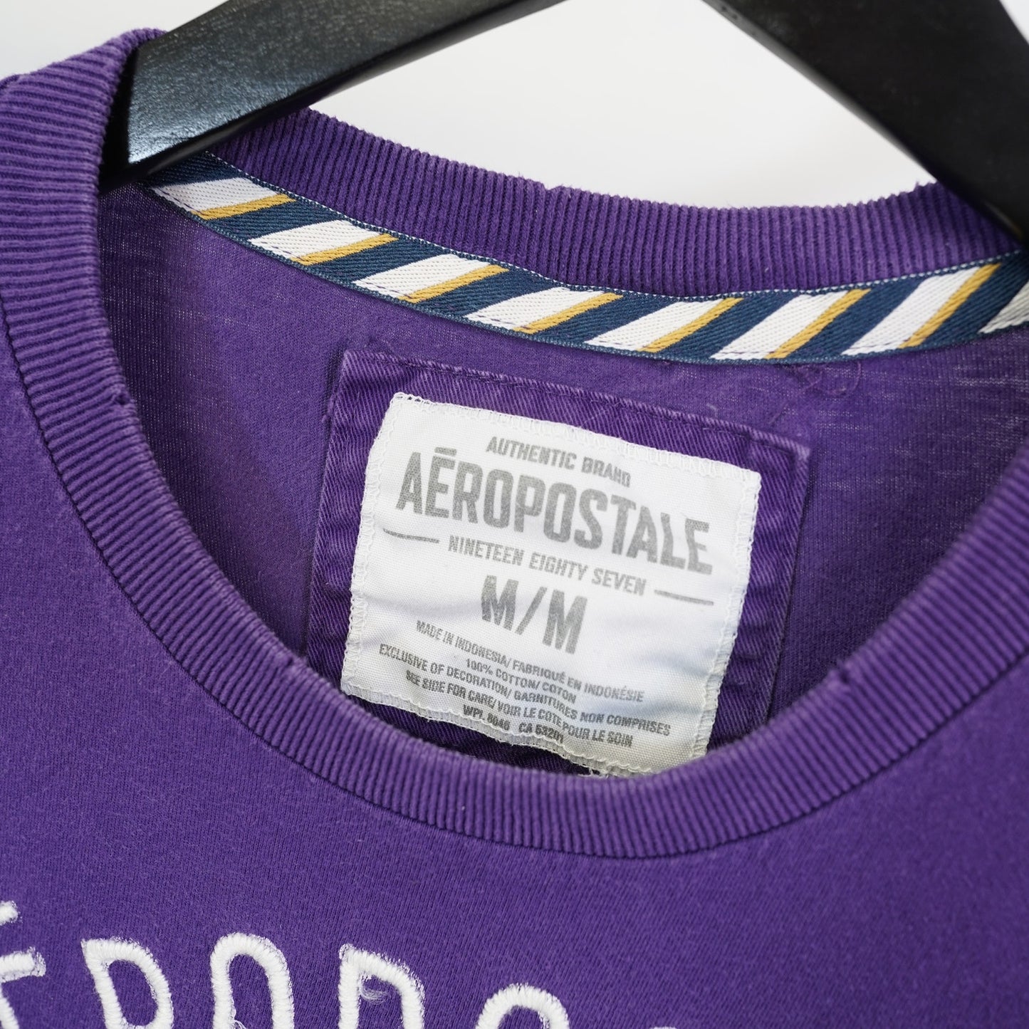 (M) Vintage Aeropostale Embroidered T-Shirt Men's M Purple Y2K 2000s Sewn Preppy