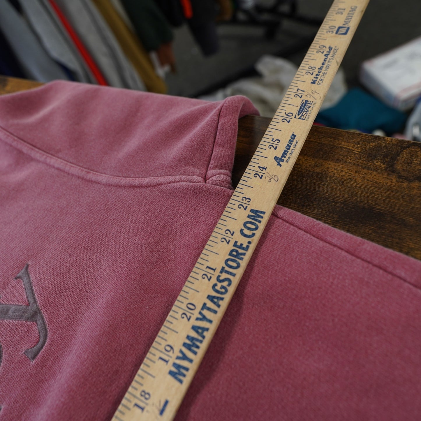 (M) Vintage Grumpy Embroidered Snow White Sweatshirt Men's M Disneyland Red Pink