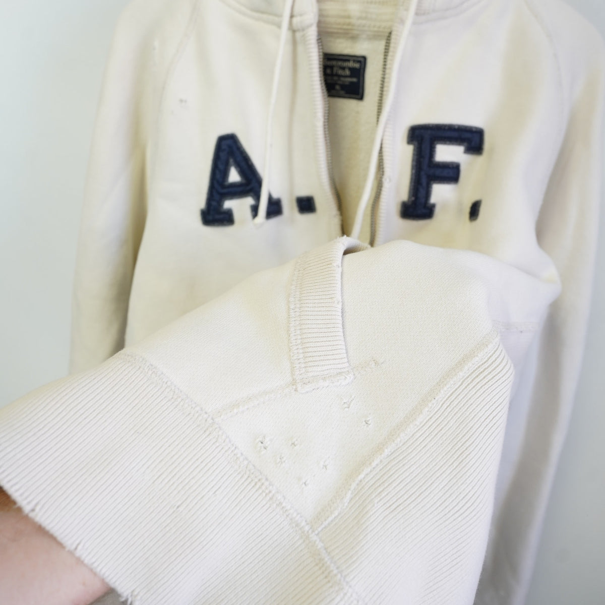 (XL) Abercrombie & Fitch Y2K Sewn Cream Hoodie Men's XL 2000s Preppy Embroidered