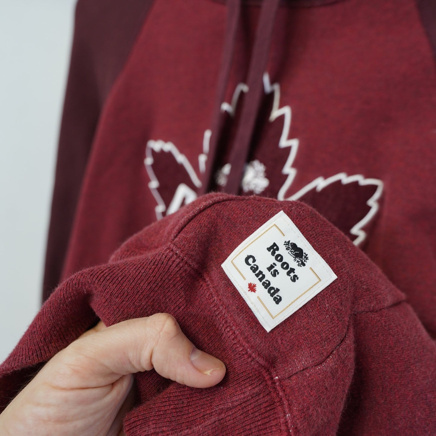 (XS) Roots Canada Raglan Sewn Hoodie Sweatshirt Women's XS Red Embroidered Patches