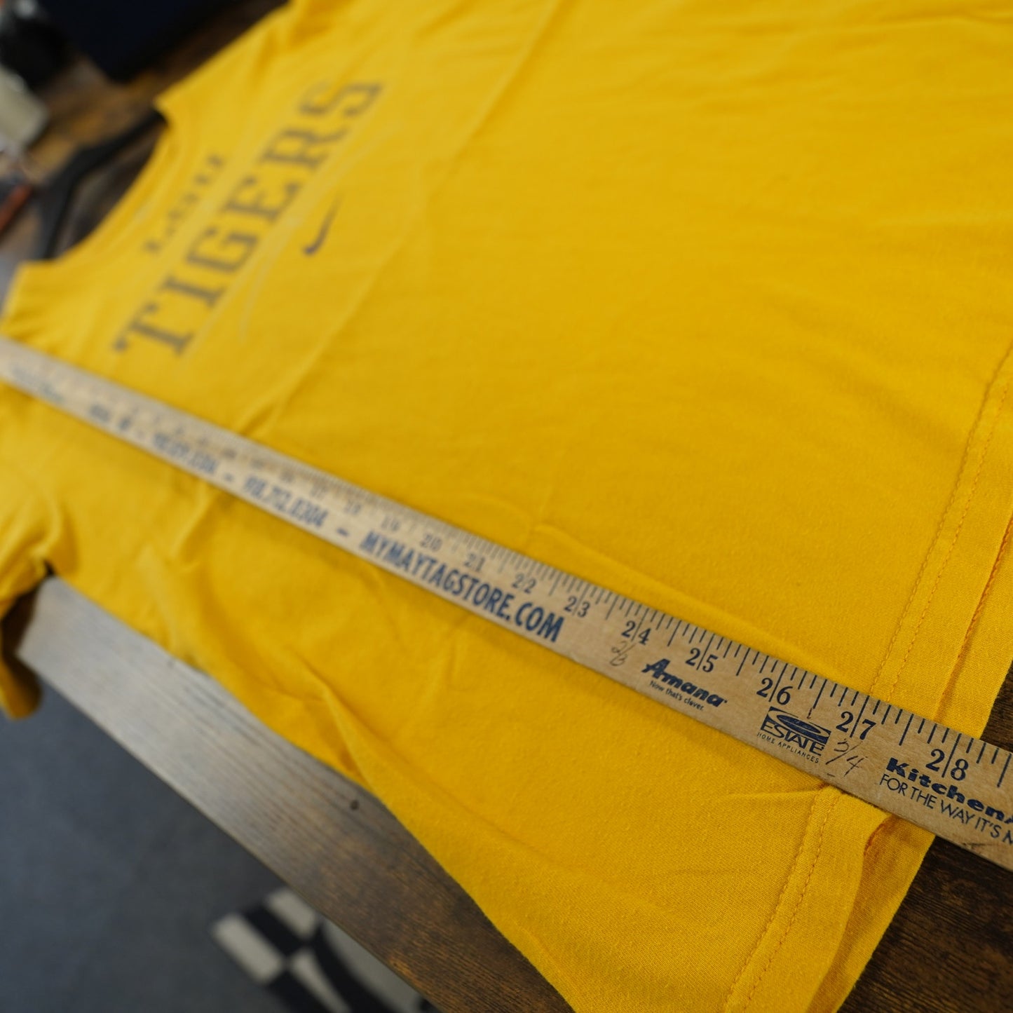 (S) LSU Tigers Nike Basketball T-Shirt Men's S Loose Fit Yellow