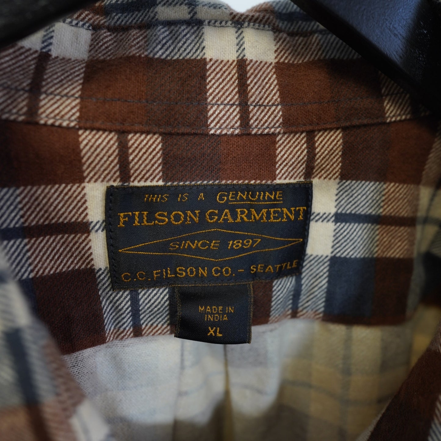 (XL) Filson Garment Plaid Flannel Button Up Shirt Men’s Size XL Front Pockets Brown