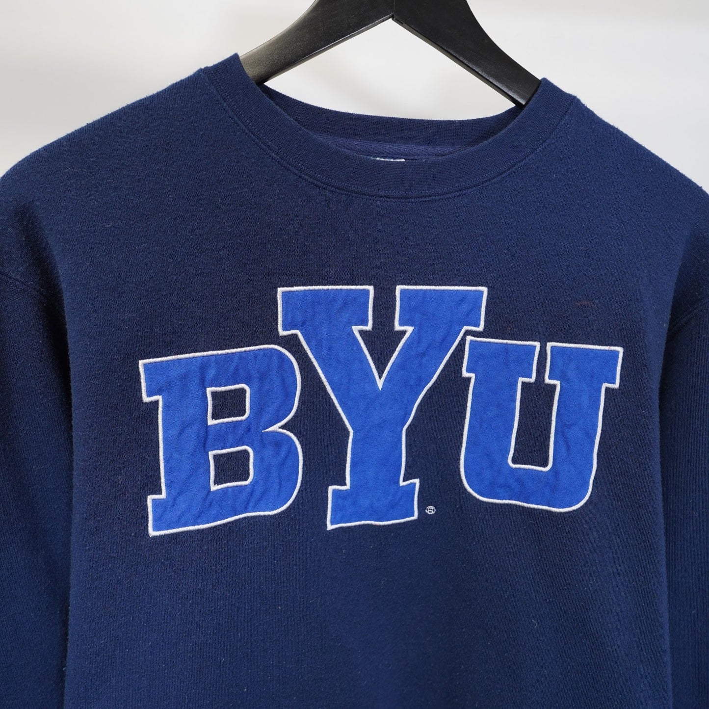 (M) BYU Cougars Embroidered Sweatshirt Men's M Blue Brigham Young Crewneck Sewn