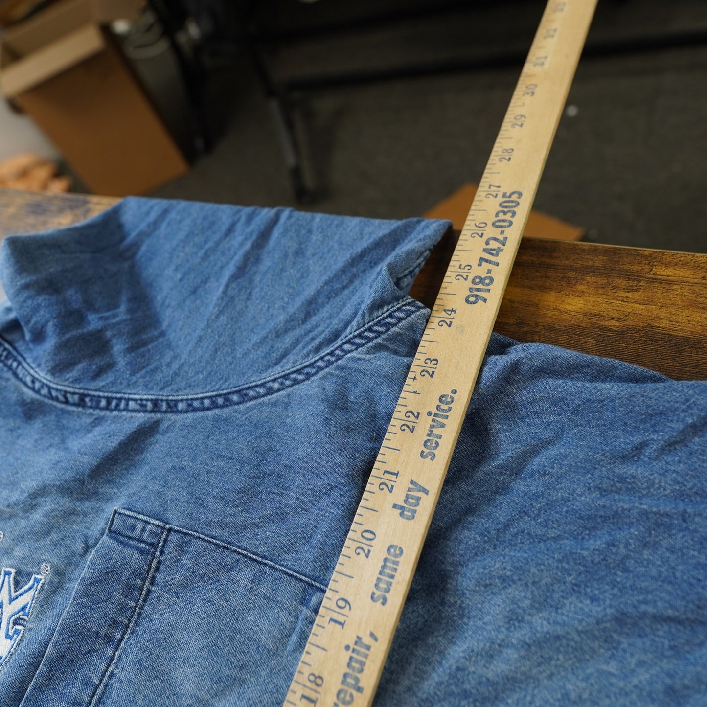 (XL) Vintage UK Kentucky Wildcats Embroidered Denim Button Up Shirt Men's XL Blue