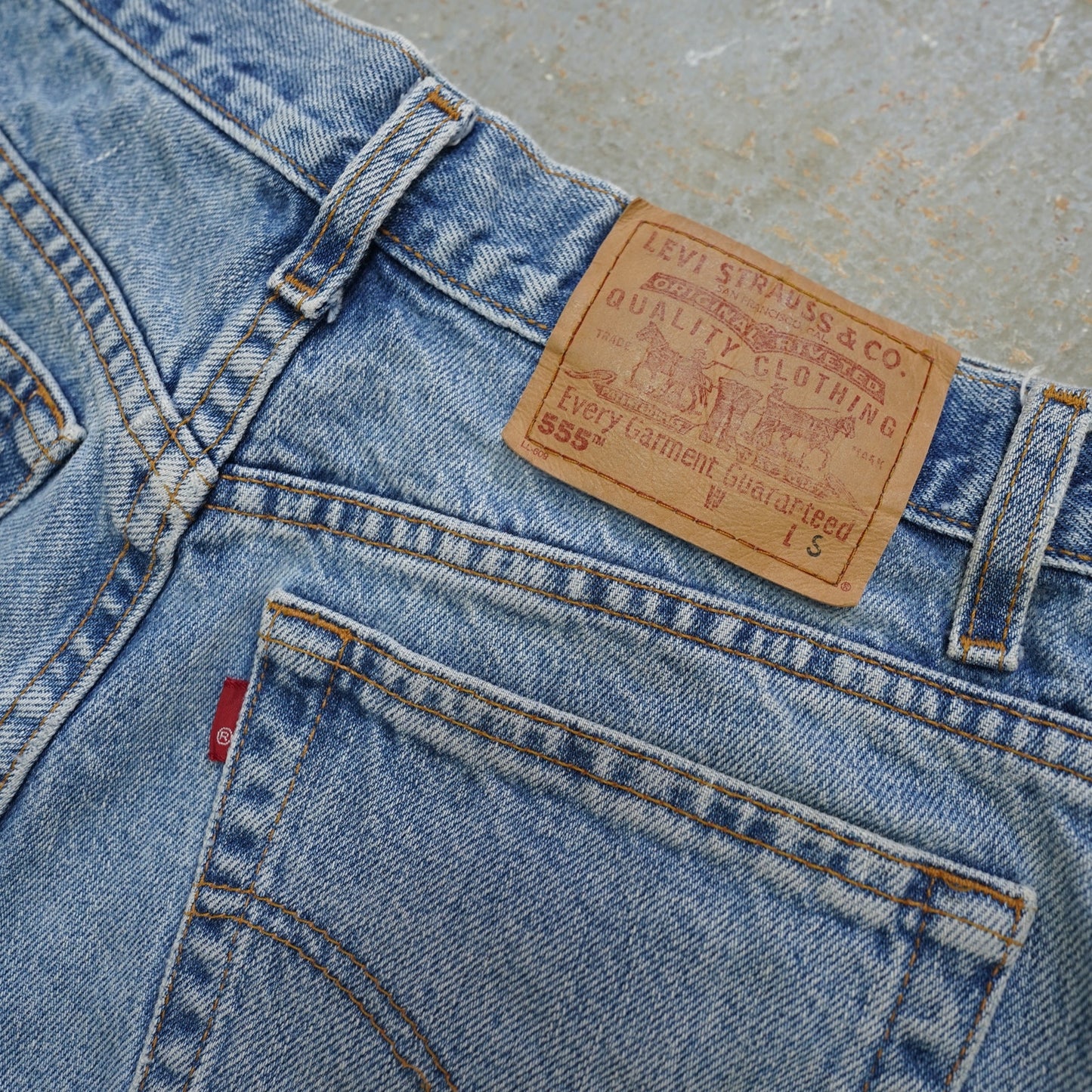 (Women's 29in) Vintage Levis 555 Cut Off Denim Mom Jean Shorts Women's 29in S Blue Low Rise
