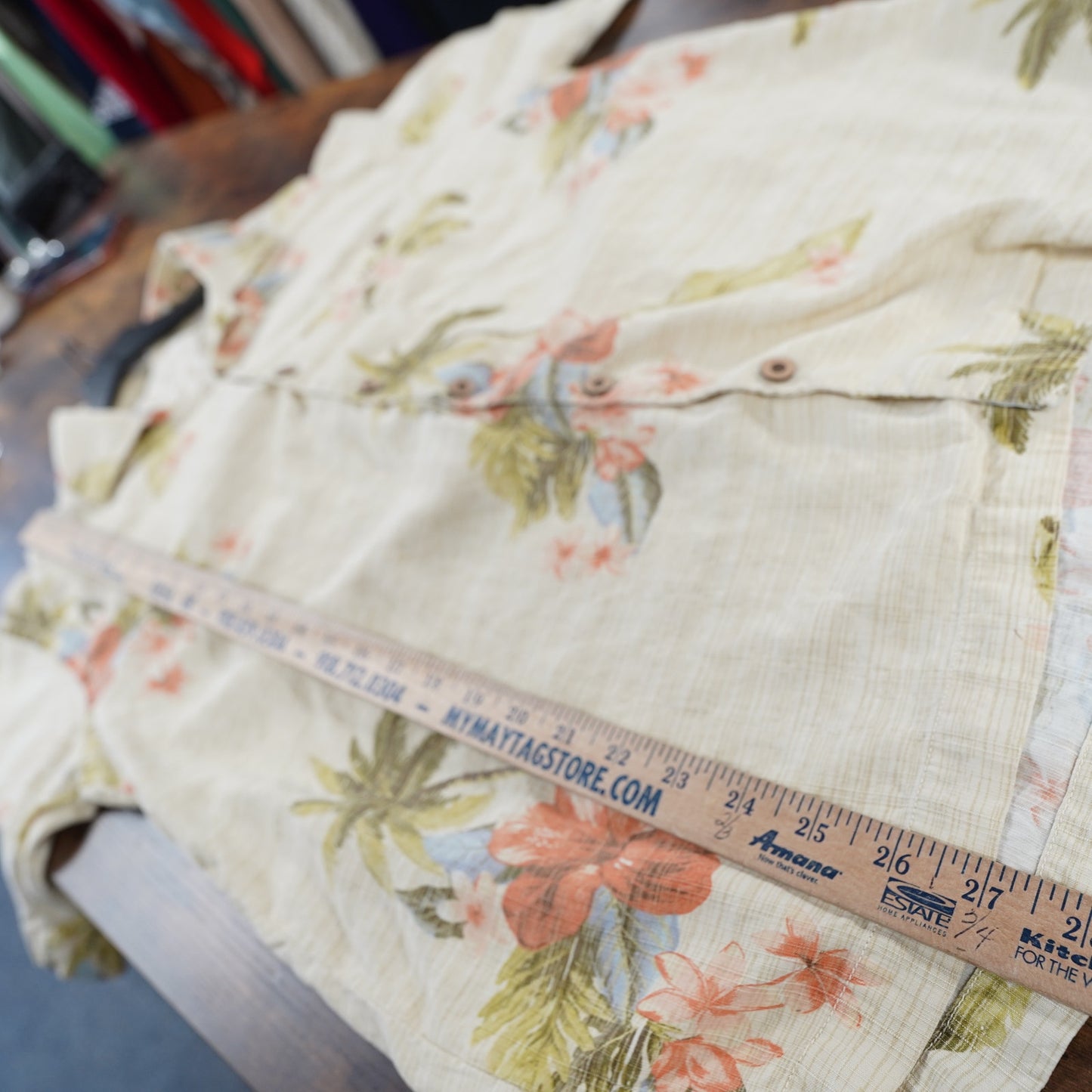 (XL) Vtg Tommy Bahama 100% Silk Hawaiian Shirt Men's XL Tan Floral Tropical Palm Tree