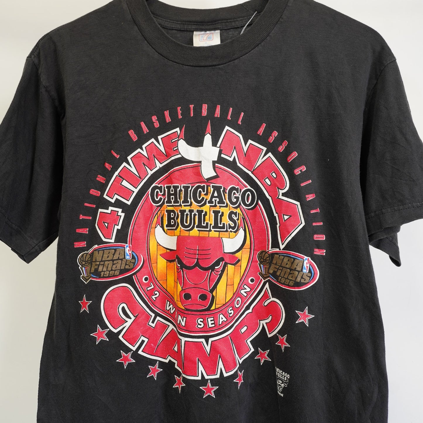 (M) Vintage Chicago Bulls Logo 7 1996 World Champs T-Shirt Men's M Black